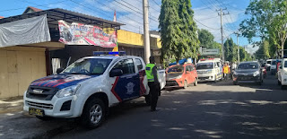 Unit Turjawali Sat Lantas Polres Parepare  Kawal Jenazah Hingga Gelar Kerja Bakti dan Beri Bantuan