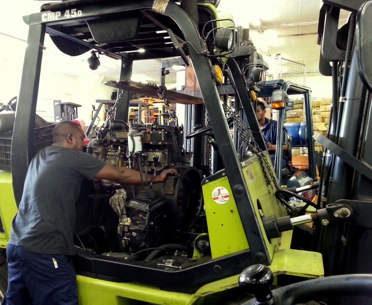 техническое обслуживание вилочных погрузчиков. Forklift repair los angeles. обслуживание погрузчиков. оборудование для погрузчиков. гидросистема вилочного погрузчика комацу.