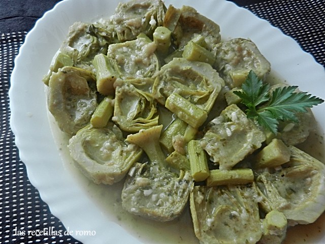 Alcachofas en salsa