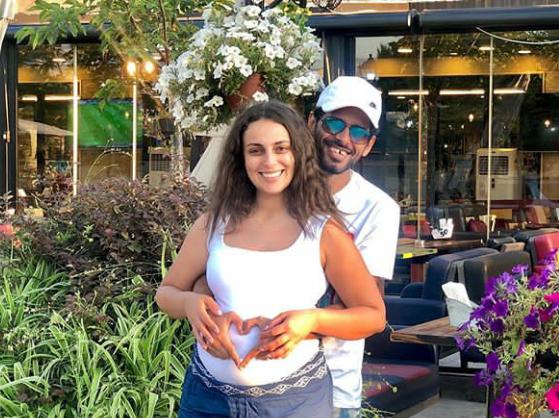 إسراء عبد الفتاح وحمدي الميرغني يُرزقان بمولودتهما الأولى إسراء عبد الفتاح وحمدي الميرغني يُرزقان بمولودتهما الأولى