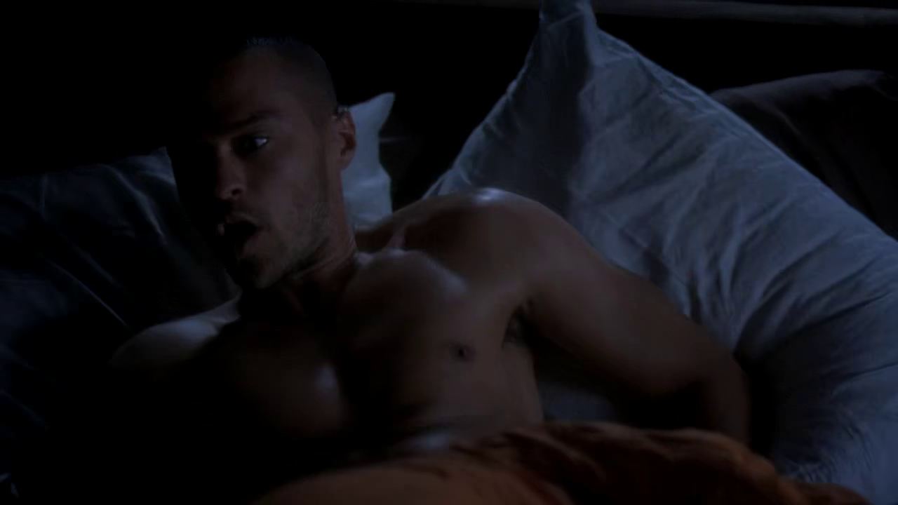 Jesse Williams shirtless in Grey's Anatomy 7-09 "Slow Night, So L...