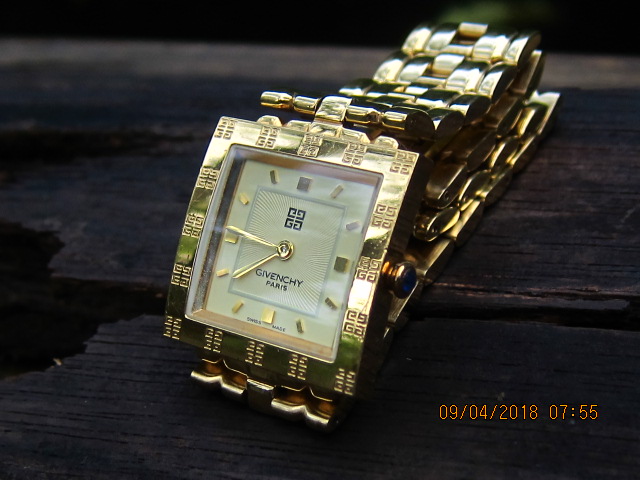 givenchy life watch
