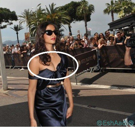 Sexy Indian Actress Weird Moment Upskirt slip pantyless wardrobe