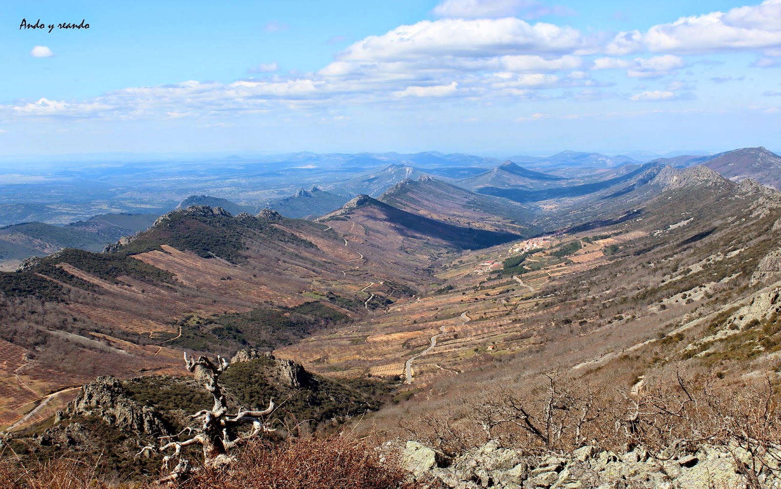 Sinclinal y garganta de Santa Lucía desde el Risco de las Villuercas