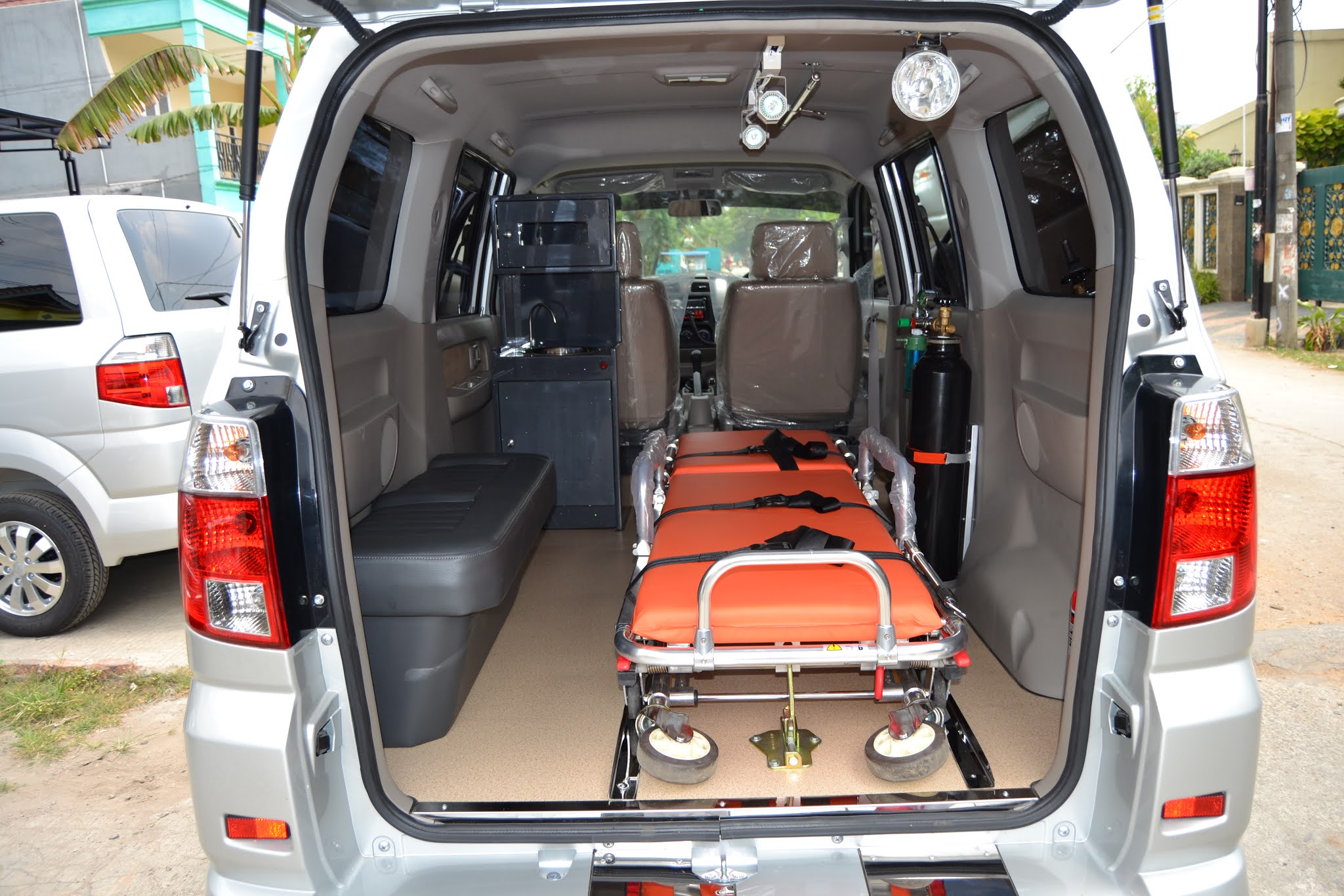 SPESIALIS AMBULANCE VIP & AMBULANCE 4X4 PERTAMBANGAN | Ambulance VIP ...
