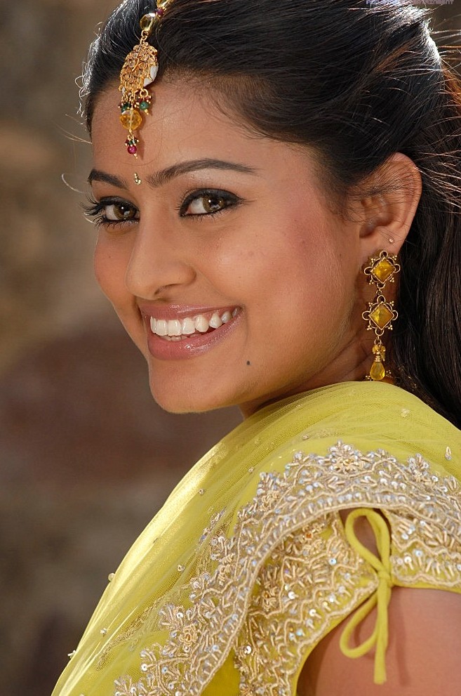 Beauty Galore HD : Sneha Big Smile Super Cute Face Close Ups