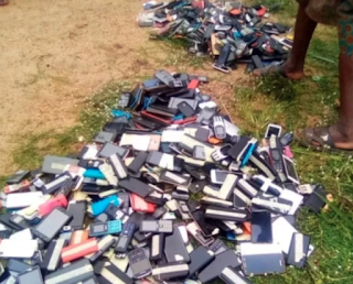 Ibadan Polytechnic burns student’s phones