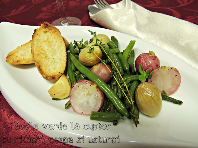 FASOLE VERDE LA CUPTOR CU RIDICHI, CEAPA SI USTUROI
