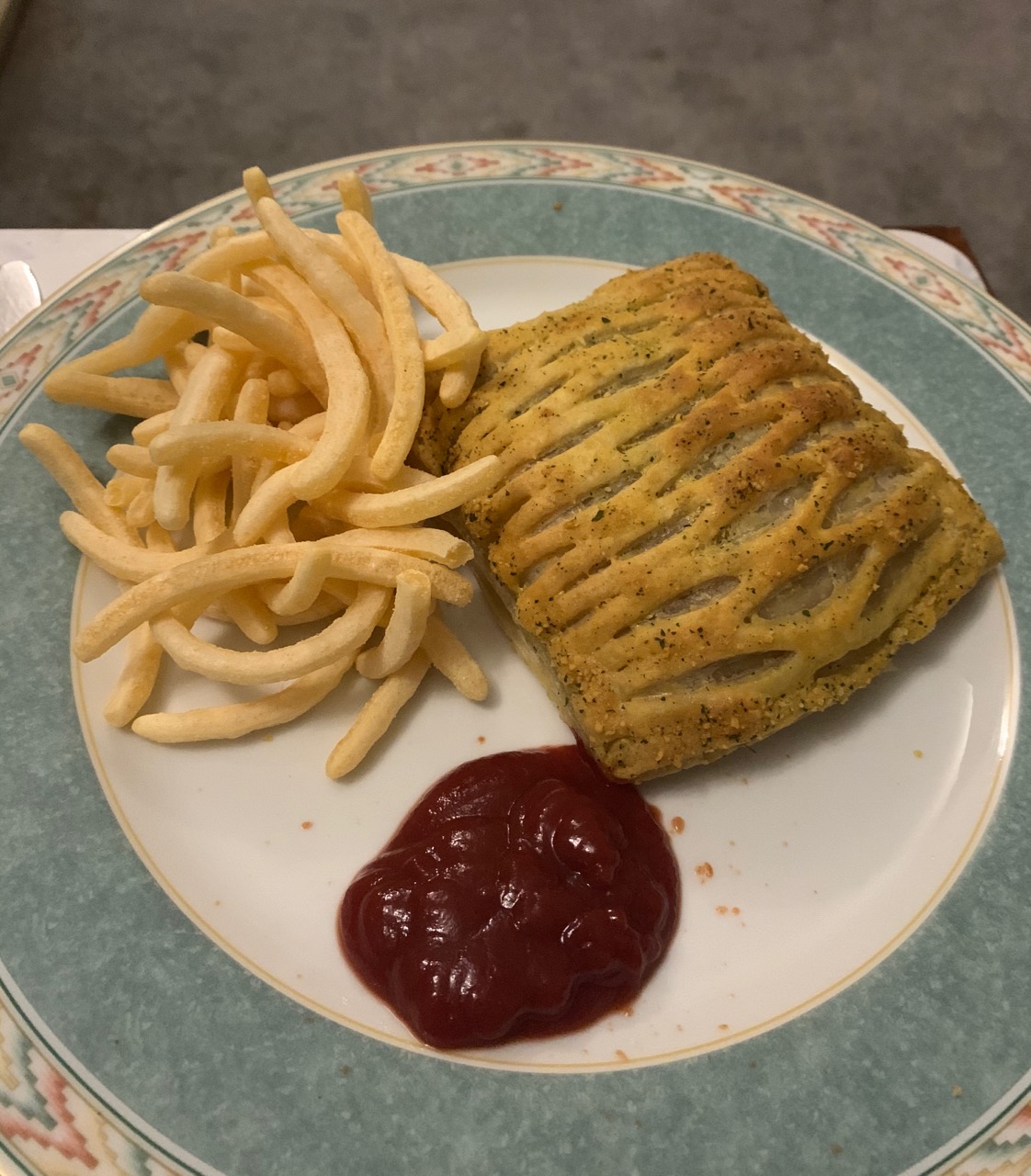 FOODSTUFF FINDS Greggs Festive Fabulous Bakes (Iceland) By Cinabar