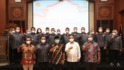 PWI Kota Bandung Periode 2021-2024 Resmi Dilantik,Akan Tingkatkan Sinergi dan Kolaborasi Dengan Pemkot Bandung