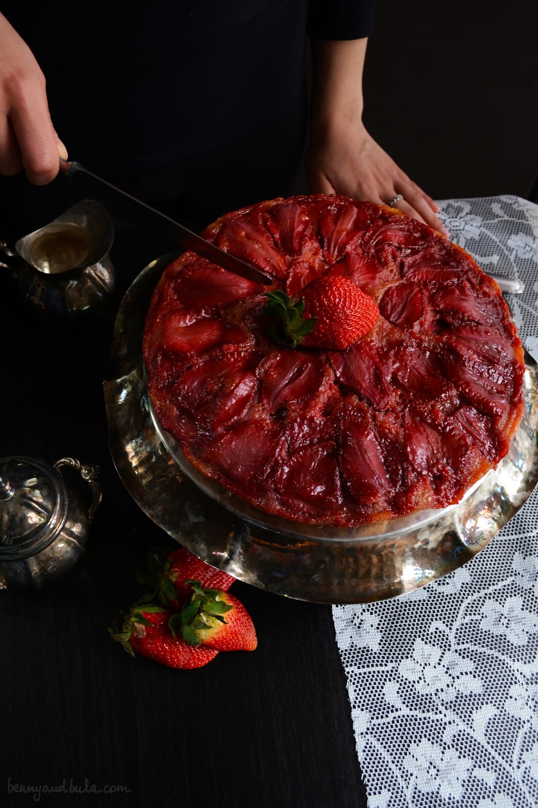 Torta Capovolta alle Fragole / Upside Down Strawberry Cake