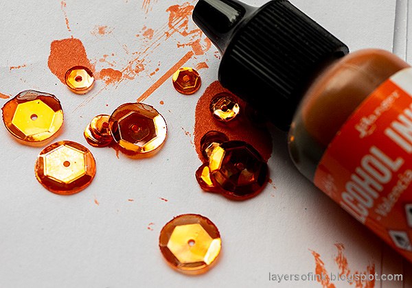 Layers of ink - Circle Shaker Tag Tutorial by Anna-Karin Evaldsson. Color the sequins.