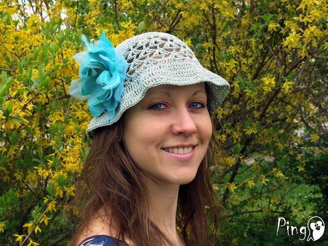 Summer hat crochet pattern by Pingo - The Pink Penguin