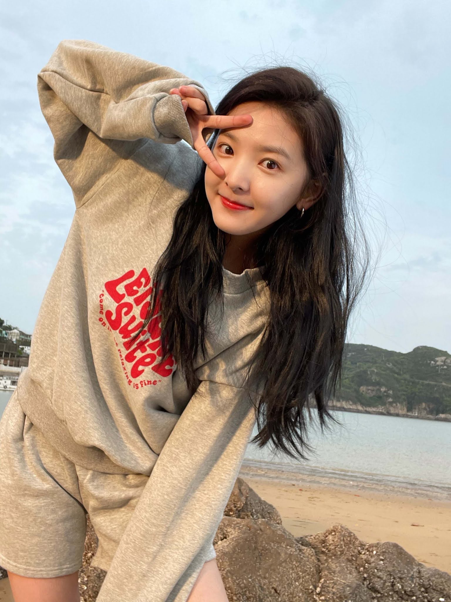 China Entertainment News: Zhang Ruonan poses for photo shoot
