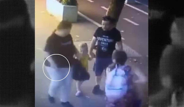 Mulher esfaqueia rosto de criança de 3 anos na frente dos pais; vídeo