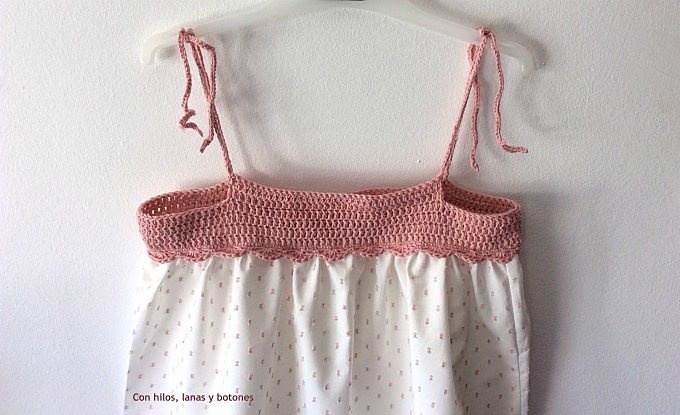 Con hilos, lanas y botones: Camisón de niña con canesú de ganchillo