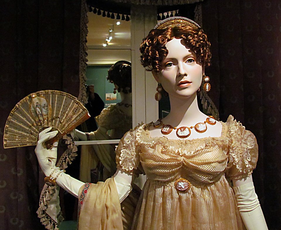 портреты моды эпохи регентства. прически в стиле ампир 19 века. мода в стиле ампир 19 века. портреты женщин в стиле ампир 19 век. мода ампир 19 век.