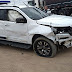 Acidente de trânsito entre carro e moto deixa três pessoas feridas na BR 230