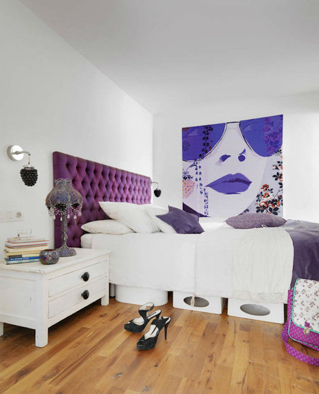 dormtiorio glam con cabecero en capitoné de terciopelo morado
