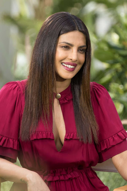 Actress Stills: Purple Gown for Women | Actress Priyanka Chopra In Gown