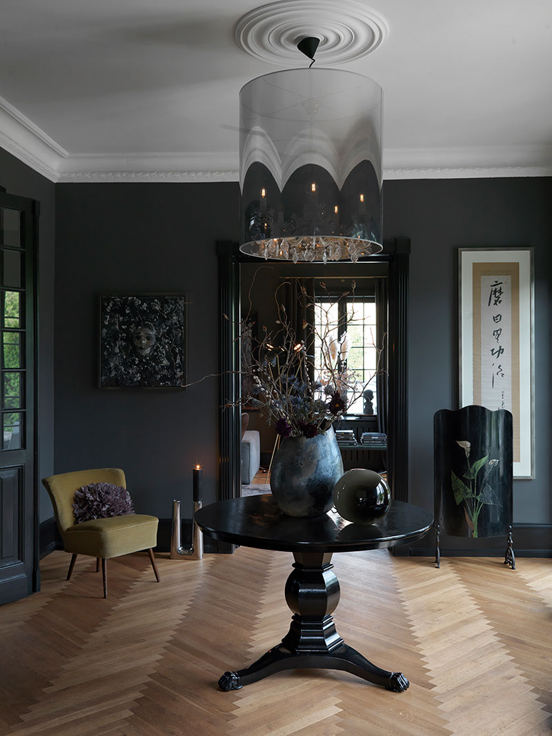    chernyi-dom-v-danii-