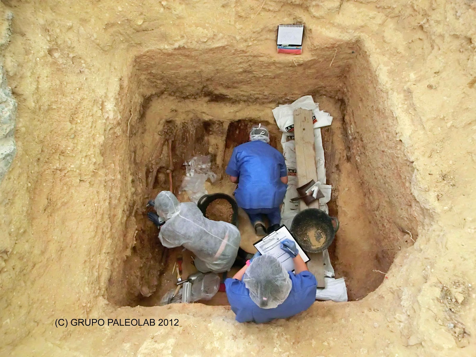 Grupo Paleolab ® EXHUMACIÓN DE LA FOSA COMÚN DE 14 DE SEPTIEMBRE DE