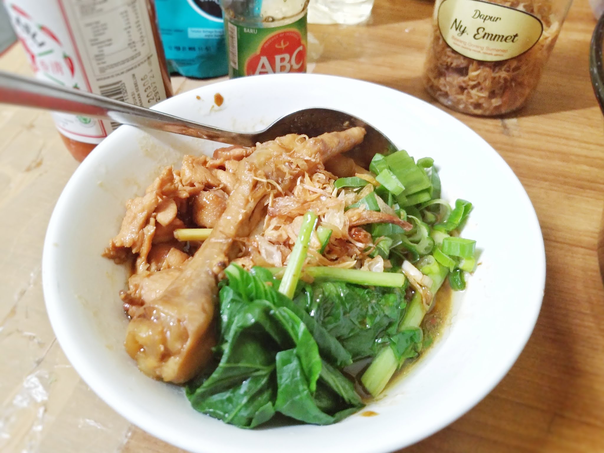 Resep dan Cara Memasak Mie Ayam Ceker Enak! Sang Pelancong