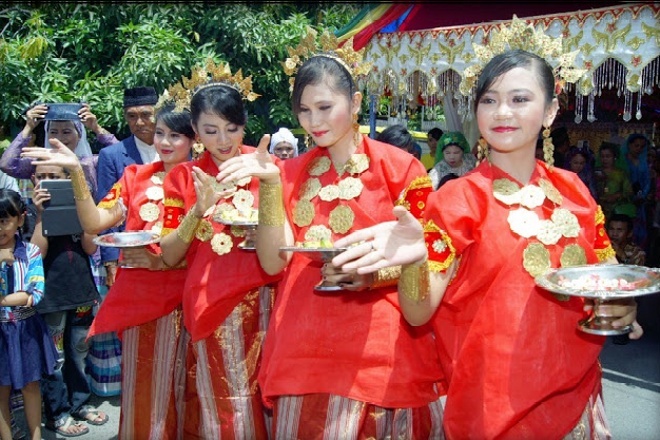 Termasuk Bugis, Inilah 8 Bahasa Daerah yang Paling Banyak Digunakan di Indonesia