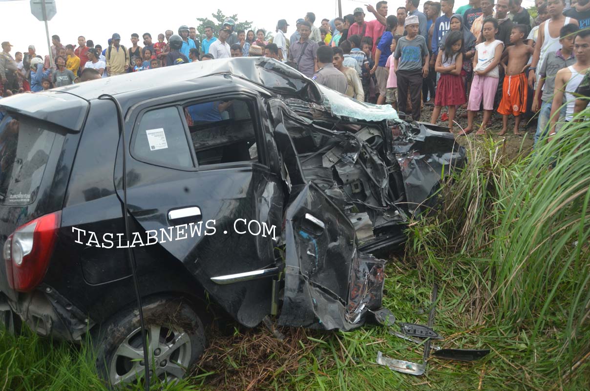 Ditabrak KA Ditabrak KA