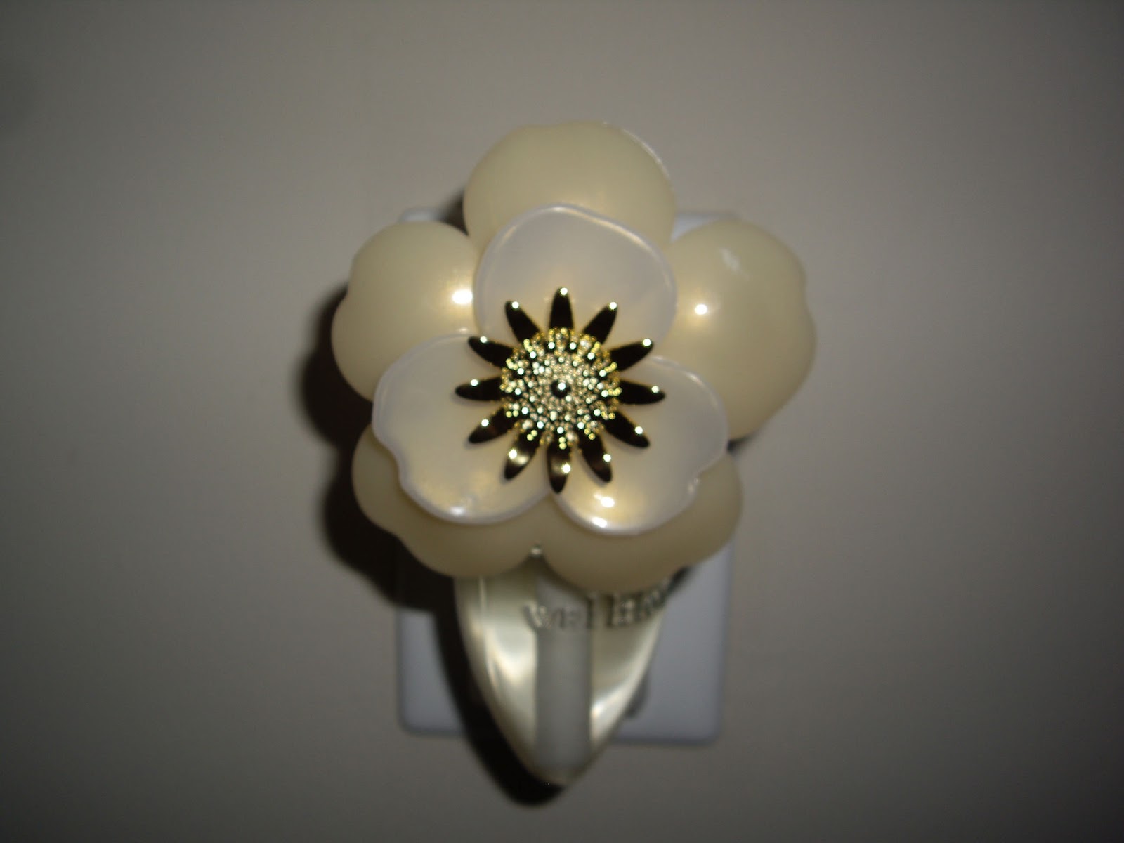 Makeup and Living Bath and Body Works Wallflower Review