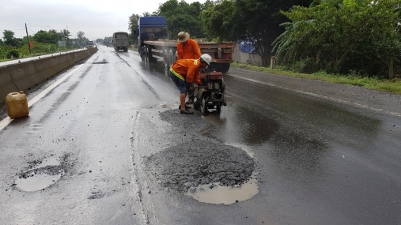 Chuyện lạ hy hữu trong lịch sử sửa đường Việt Nam: Vá “ổ voi” trên Quốc lộ 1 không dùng nhựa đường 12