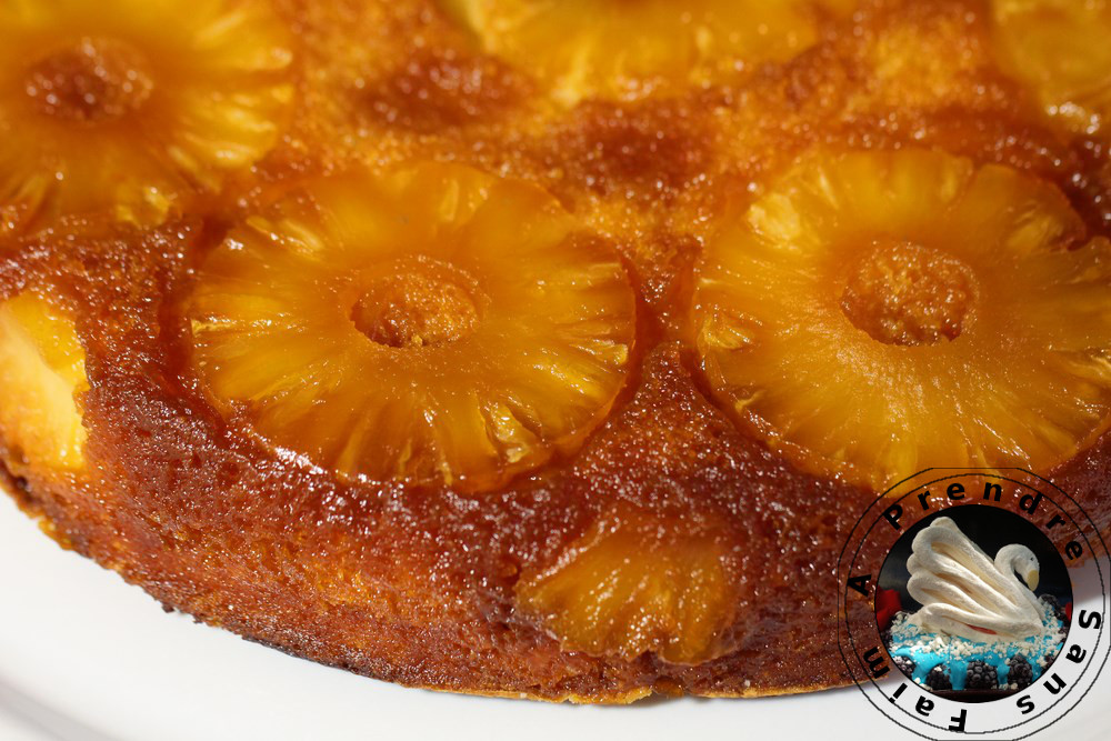 Gâteau portugais à l'ananas caramélisé