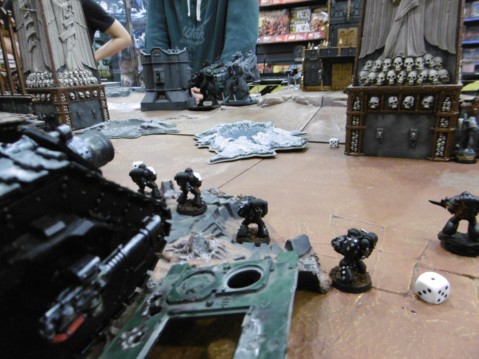 Iron hands/salamanders vs tau