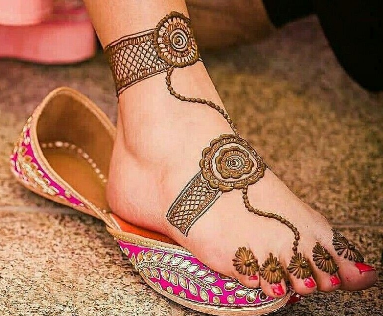 28 Simple and Easy Payal Style Leg Mehndi Designs