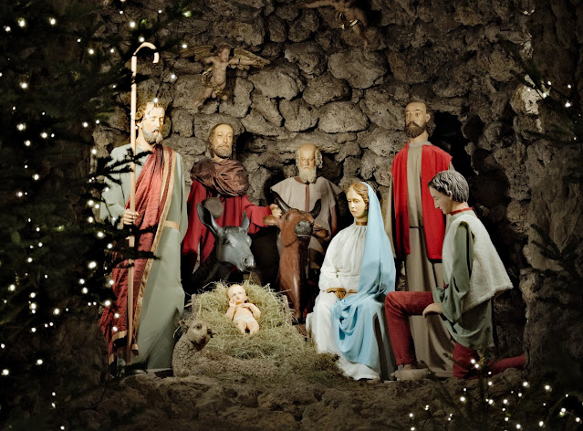 Oração pedindo à Jesus paz para o Natal e Ano Novo - Imagem de presépio natalino representando o nascimento de Jesus em Belém. Imagem gratuita de domínio público do site pxhere.
