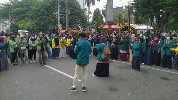 Belum Bertemu Jokowi, BEM SI Kembali Demo Tolak Omnibus Law Pekan Depan