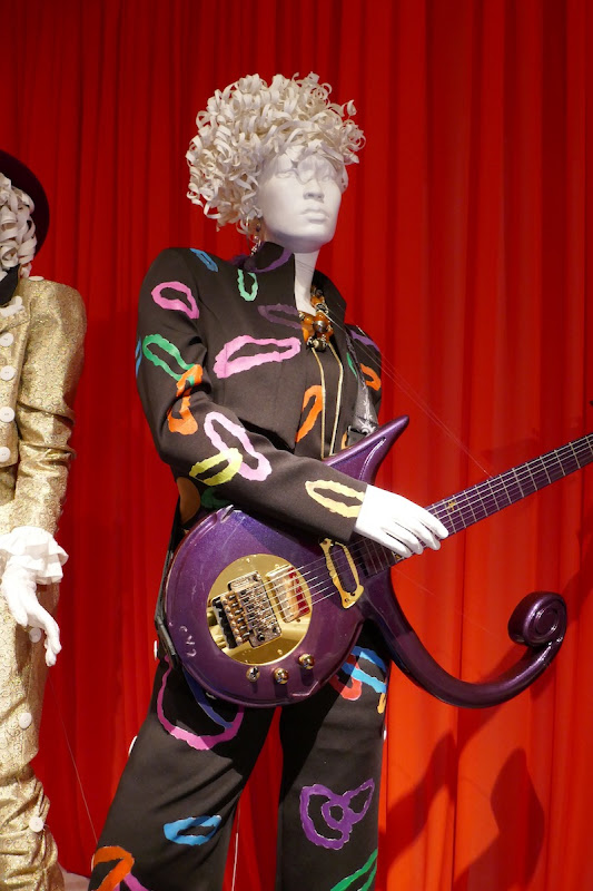 Yara Shahidi Black-ish Zoey Johnson Prince tribute costume Yara Shahidi Black-ish Zoey Prince costume