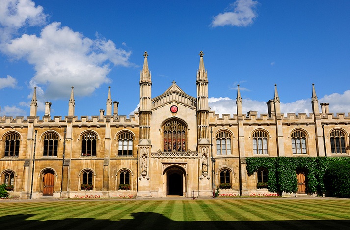 Cursos gratuitos de Inglês oferecido pela Universidade de Cambridge