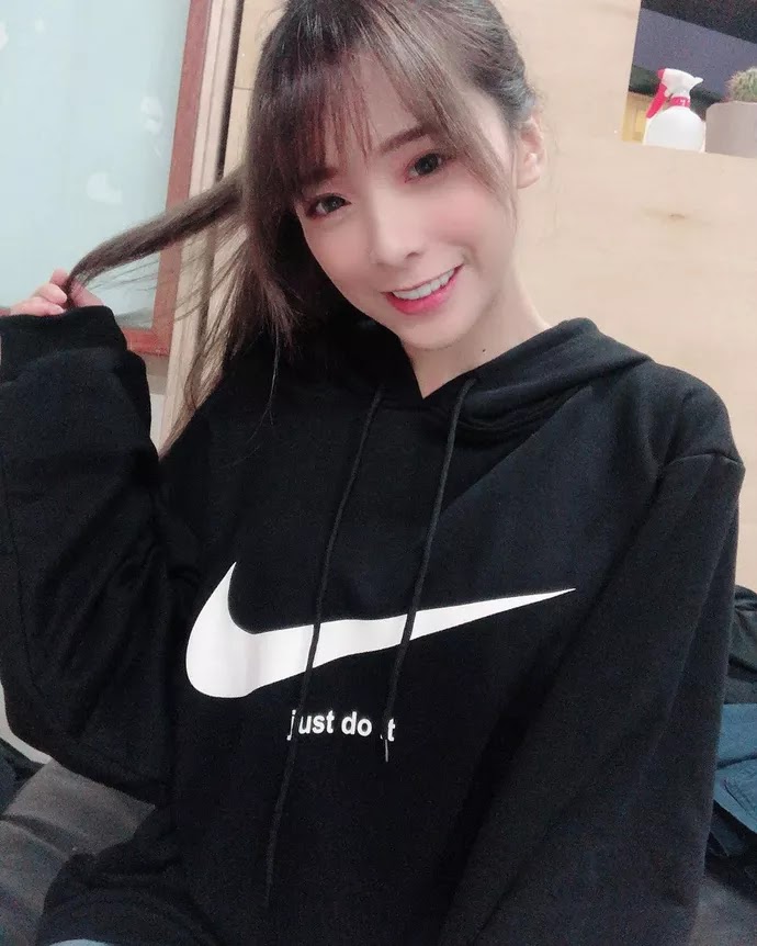 Bất ngờ với nhan sắc tuyệt đỉnh của cô nàng streamer xinh đẹp, cộng đồng mạng rần rần hỏi xin info Bất ngờ với nhan sắc tuyệt đỉnh của cô nàng streamer xinh đẹp, cộng đồng mạng rần rần hỏi xin info