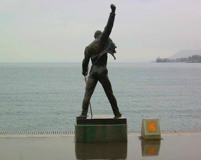 Статуя на Фреди Меркюри в Монтрьо на брега на Женевското езеро