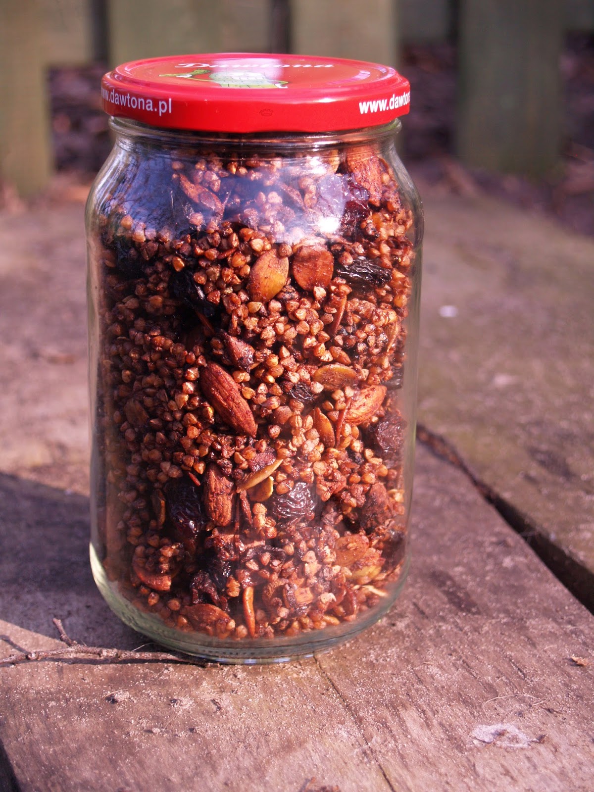 Trzydziestoletnia panna bez dziecka Granola z kaszy gryczanej