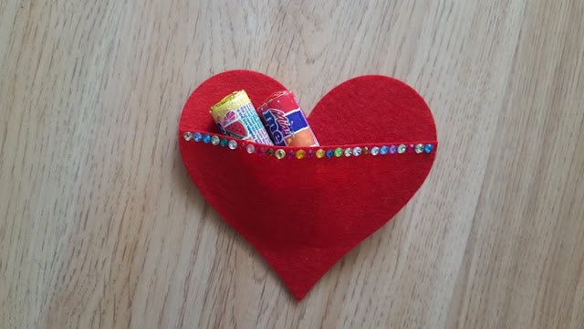 DIY No-Sew Valentine's Day Heart Pockets