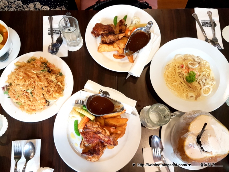 HORNBILL RESTAURANT & CAFÉ KL BIRD PARK