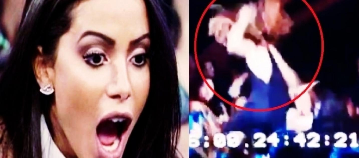 Anitta entrega prêmio e cantoras sofrem acidente Anitta entrega prêmio e cantoras sofrem acidente