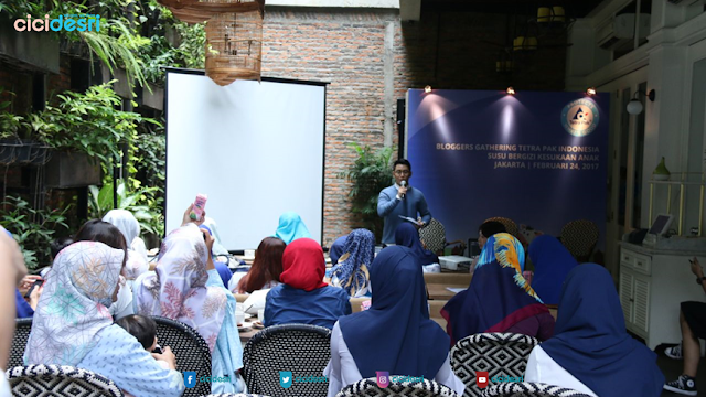 memilih susu UHT yang aman dan bergizi untuk anak bersama tetra pak indonesia susu UHT Indomilk, UHT Ultra Jaya, UHT Ultra Mimi, UHT Clevo, susu UHT anak-anak, susu UHT dewasa, Tetra Pak Indonesia, yoghurt greek heavenly blush, susu uht aman untuk balita, memilih susu uht yang aman untuk anak, tips membeli susu uht, review susu uht anak, review susu uht dewasa