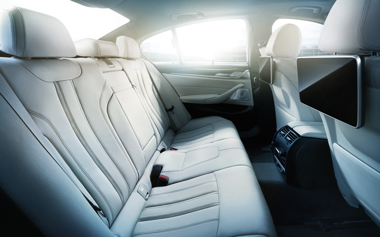 BMW 550i 2020 салон