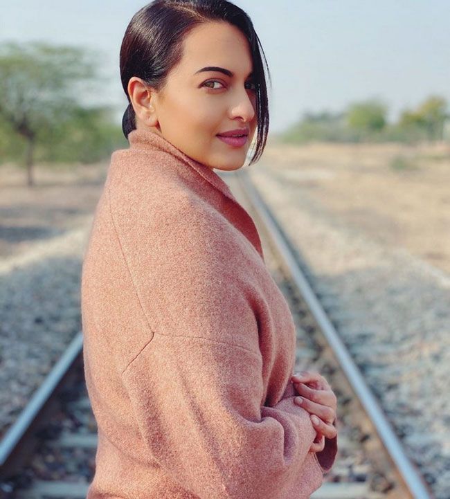 Actress Gallery: Sonakshi Sinha New Latest Pictures