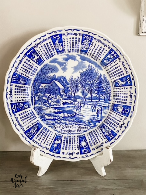 Currier & Ives 1981 blue white porcelain calendar plate