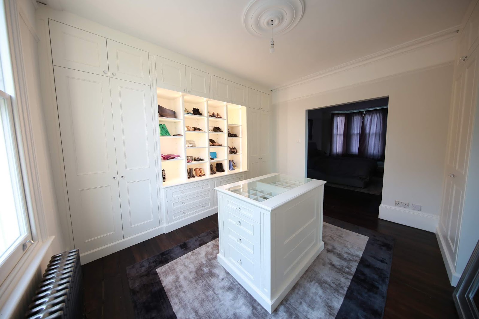 ENGLISH STYLE CLASSIC DRESSING ROOM