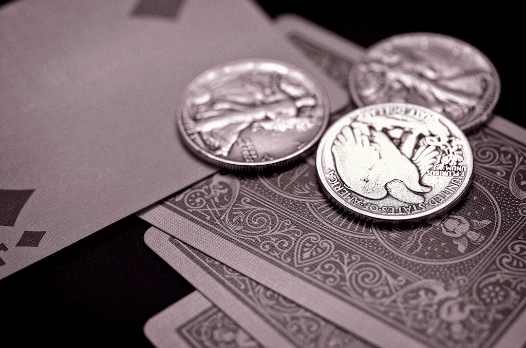 7 Simple Magic Tricks With Household Items (Watch Carefully)The